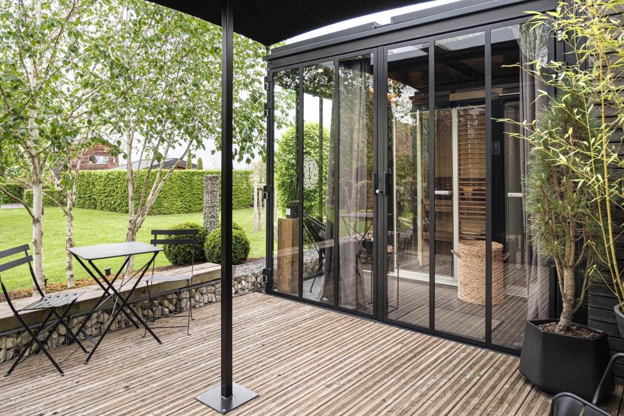 Le Domaine Des Pres Verts Suites & Chambres Avec Jacuzzi Privatif Jouey Exteriör bild