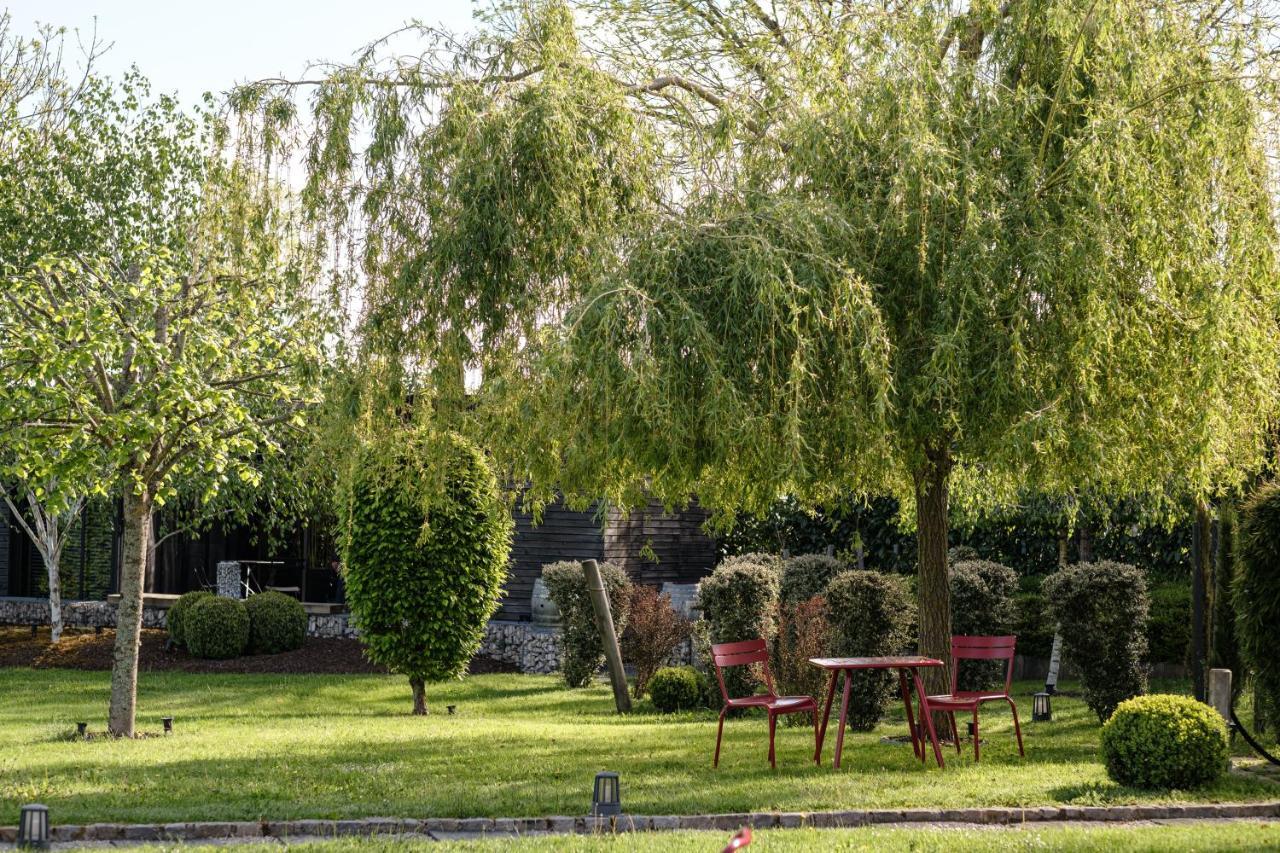 Le Domaine Des Pres Verts Suites & Chambres Avec Jacuzzi Privatif Jouey Exteriör bild