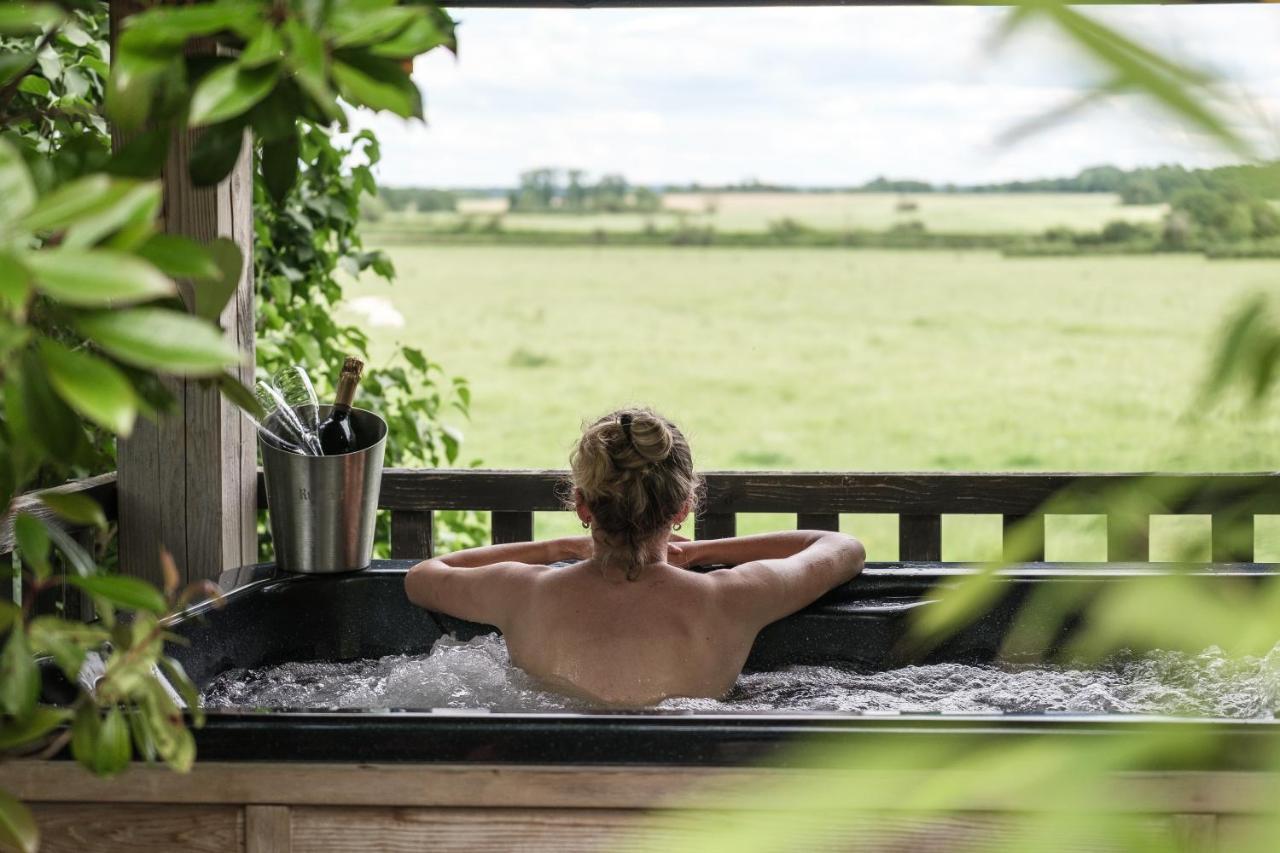 Le Domaine Des Pres Verts Suites & Chambres Avec Jacuzzi Privatif Jouey Exteriör bild
