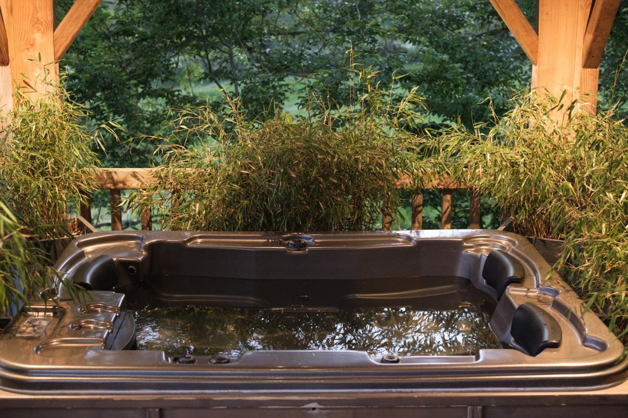 Le Domaine Des Pres Verts Suites & Chambres Avec Jacuzzi Privatif Jouey Exteriör bild