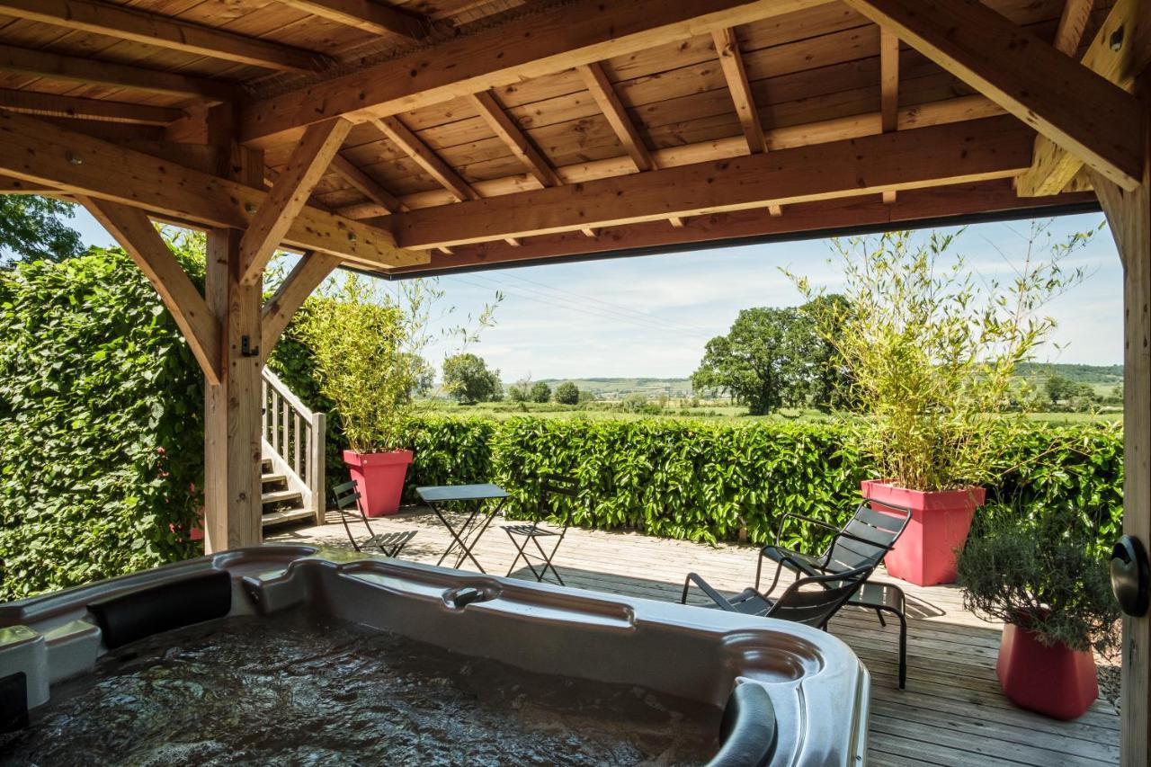 Le Domaine Des Pres Verts Suites & Chambres Avec Jacuzzi Privatif Jouey Exteriör bild