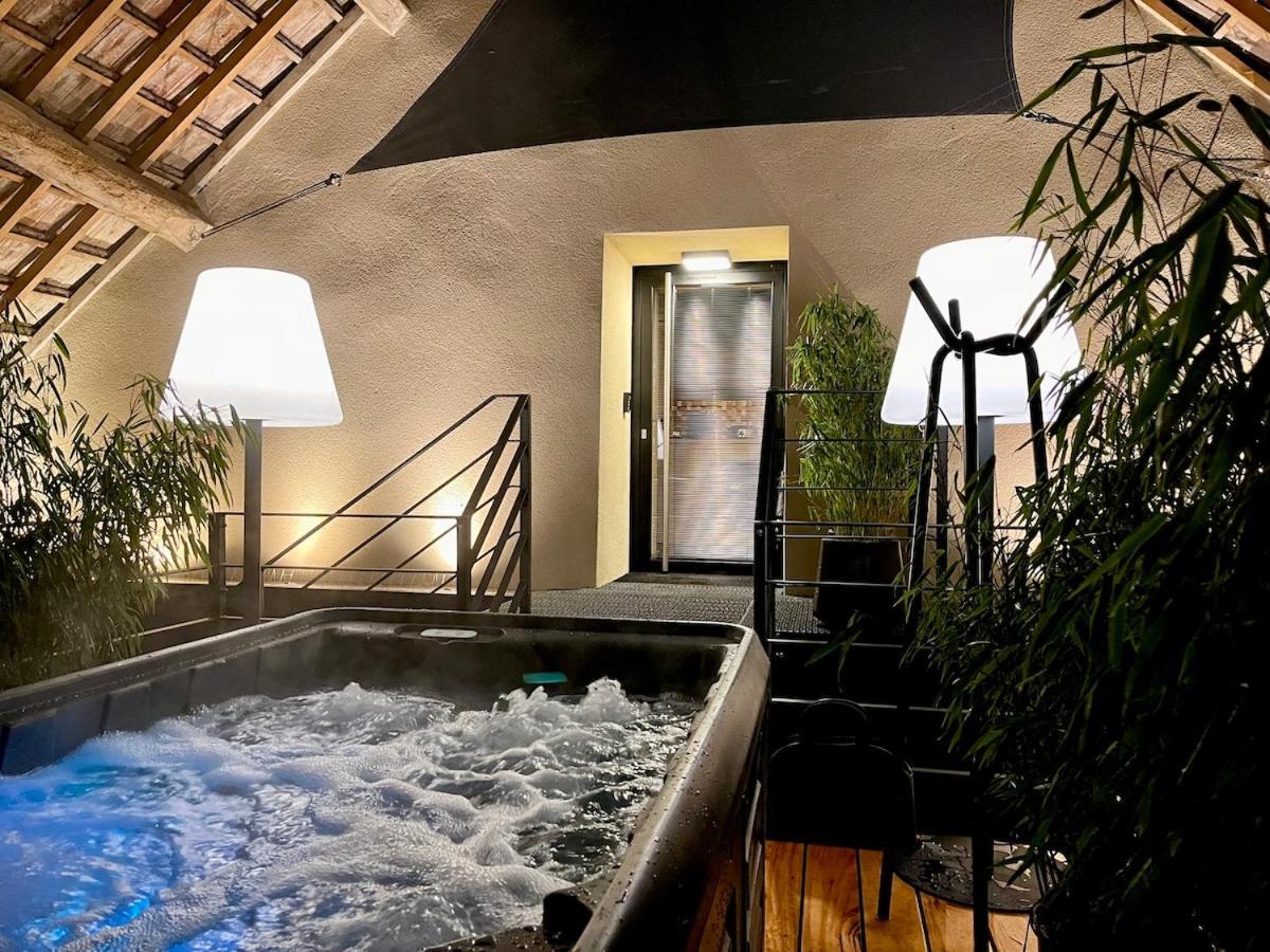 Le Domaine Des Pres Verts Suites & Chambres Avec Jacuzzi Privatif Jouey Exteriör bild