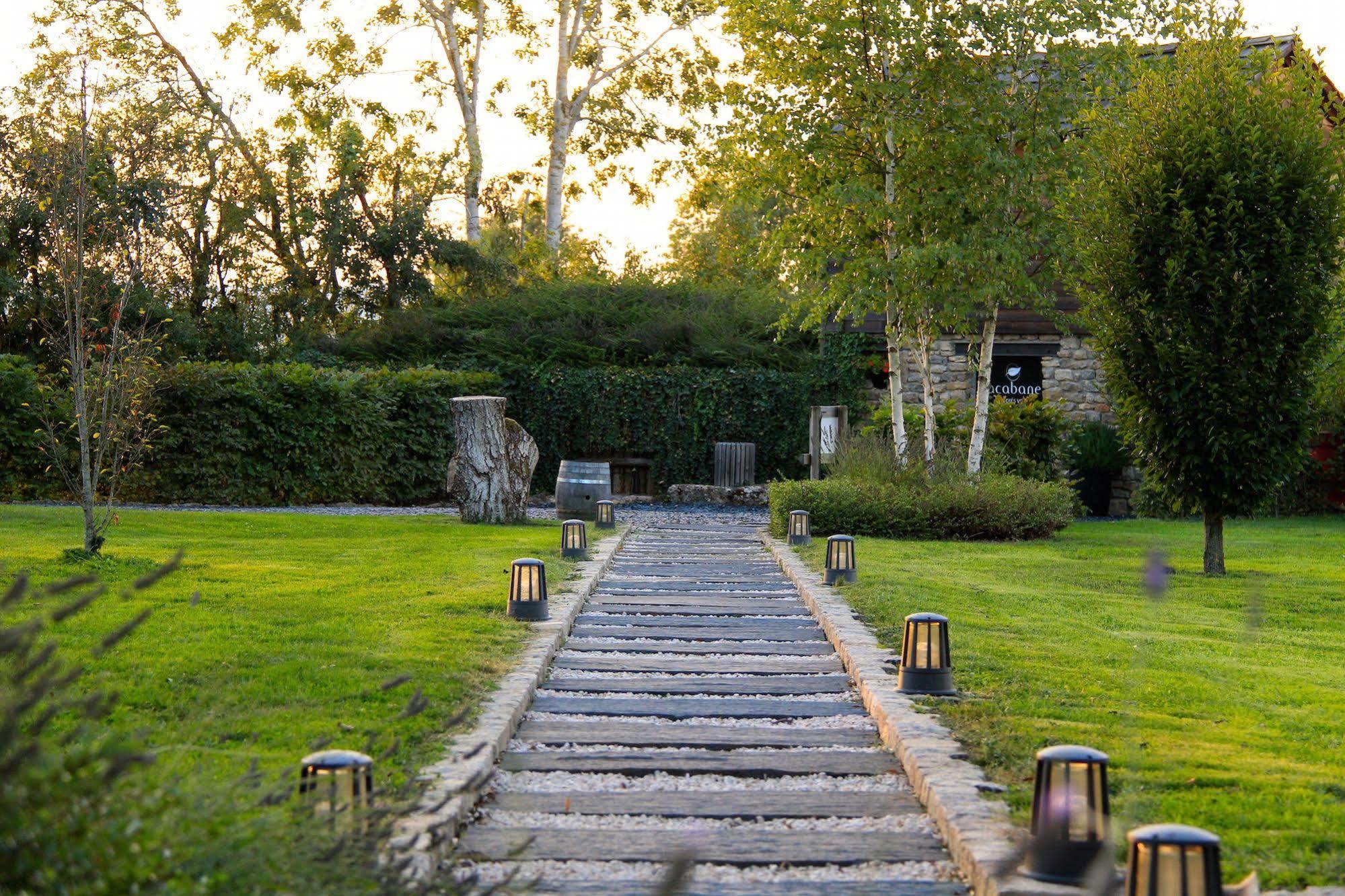 Le Domaine Des Pres Verts Suites & Chambres Avec Jacuzzi Privatif Jouey Exteriör bild